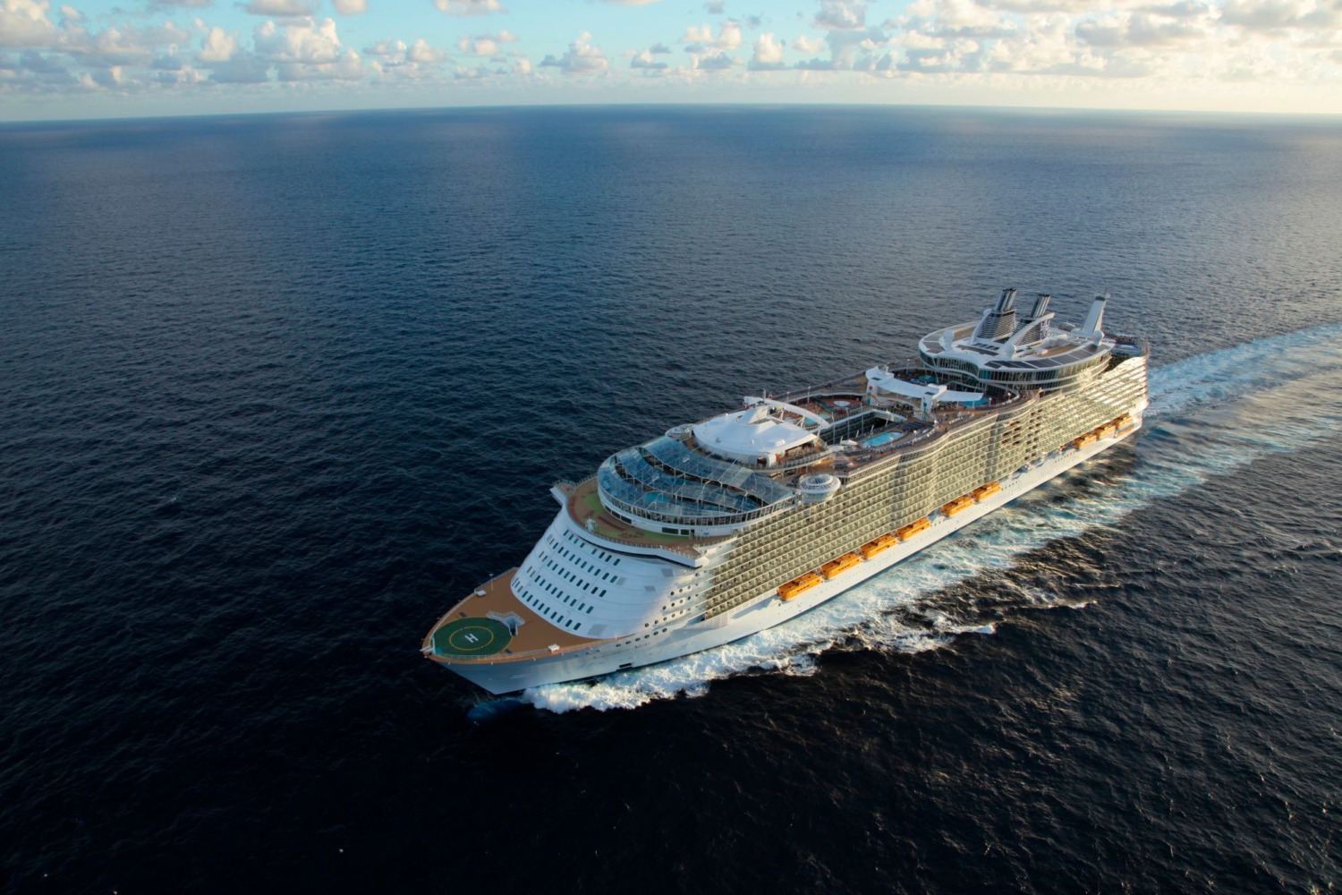 Europa-Debüt der Allure of the Seas mit neuen Bord-Angeboten