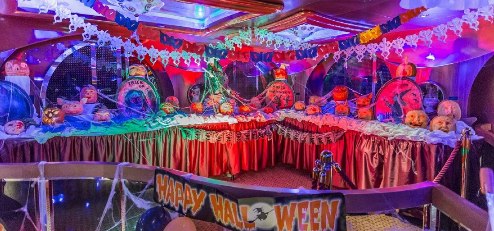 „Süßes oder Saures“: 22 Kilo Bonbons für jedes Schiff  Costa Kreuzfahrten feiert Halloween
