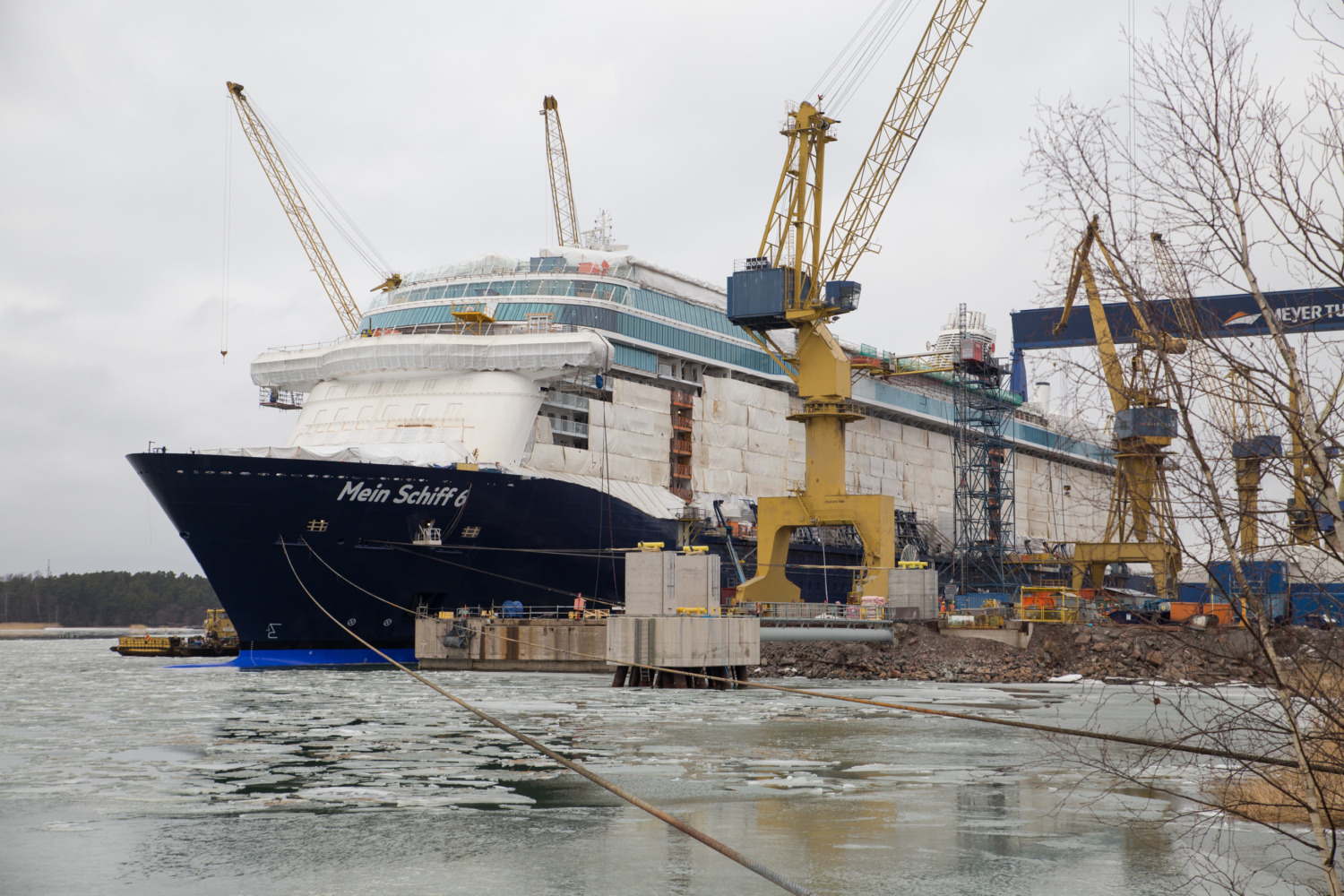 Die Mein Schiff 6 schwimmt