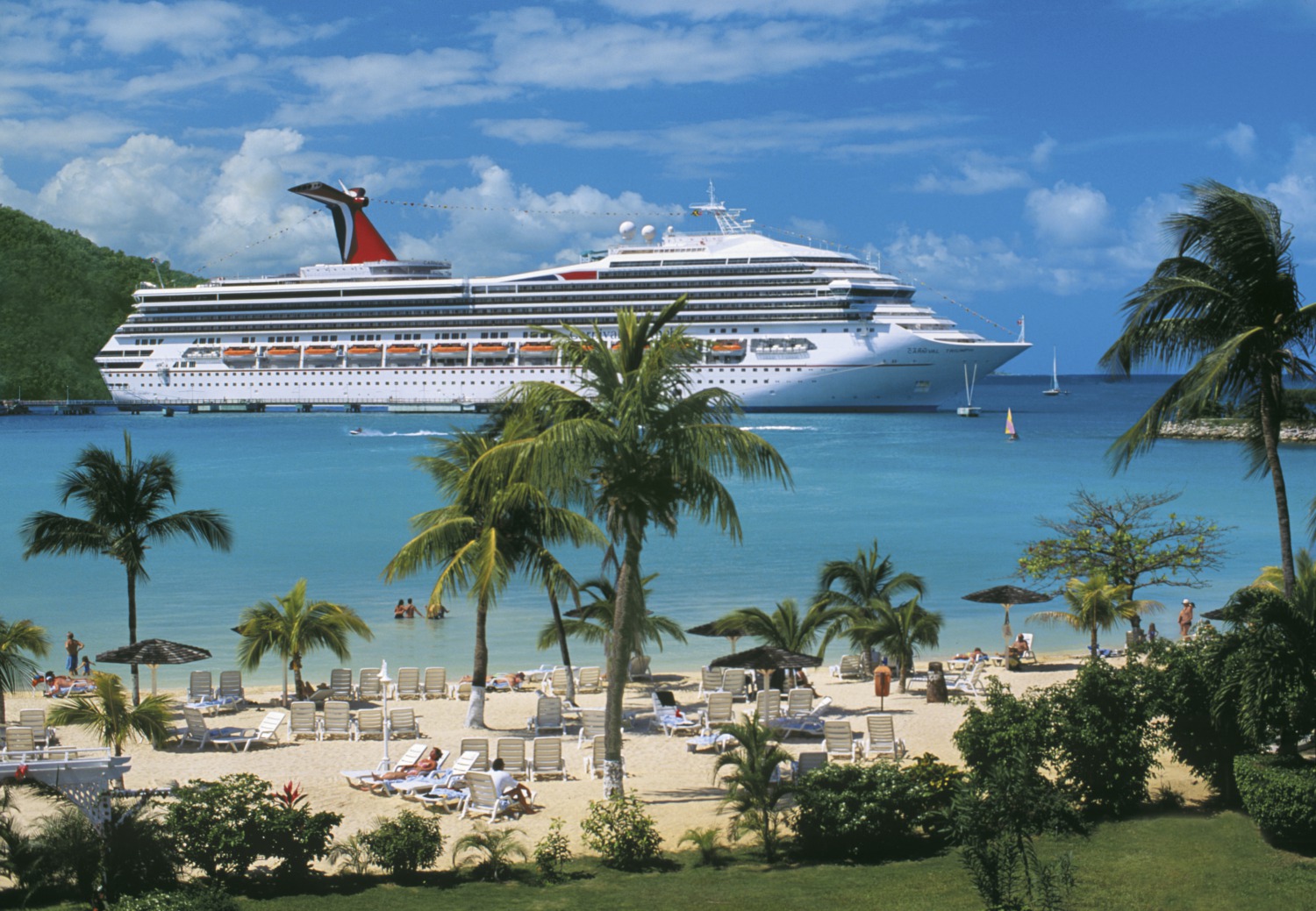 Carnival Cruise Line plant Pier für zwei Schiffe