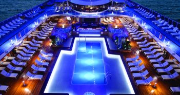 Podcast 13: Große Schiffe – große Pools Ein Pool gehört zum Kreuzfahrtschiff dazu.