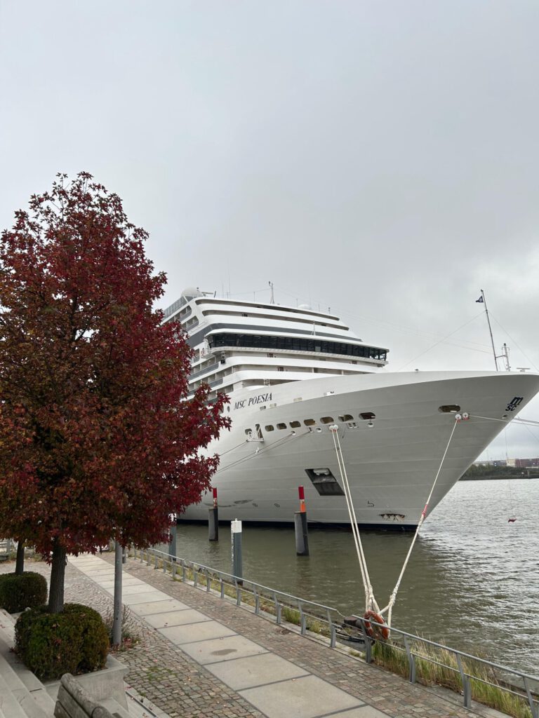Die MSC Poesia startet ab heute jeden Sonntag vom Cruise Center HafenCity zu 7-Nächte-Kreuzfahrten ©MSC Cruises